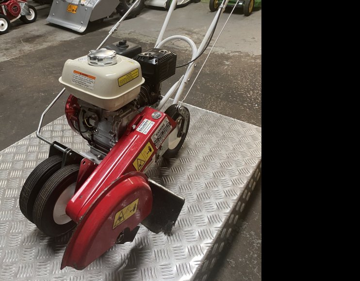 LAWN EDGERS Balmers GM Ltd